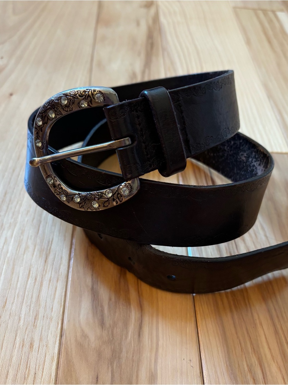 Y2K Fossil Black Tooled Floral Accent Leather Silver Hardware Rhinestone Belt